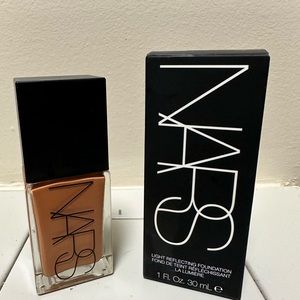 NARS Light Reflecting Skincare Foundation in Shade Caracas